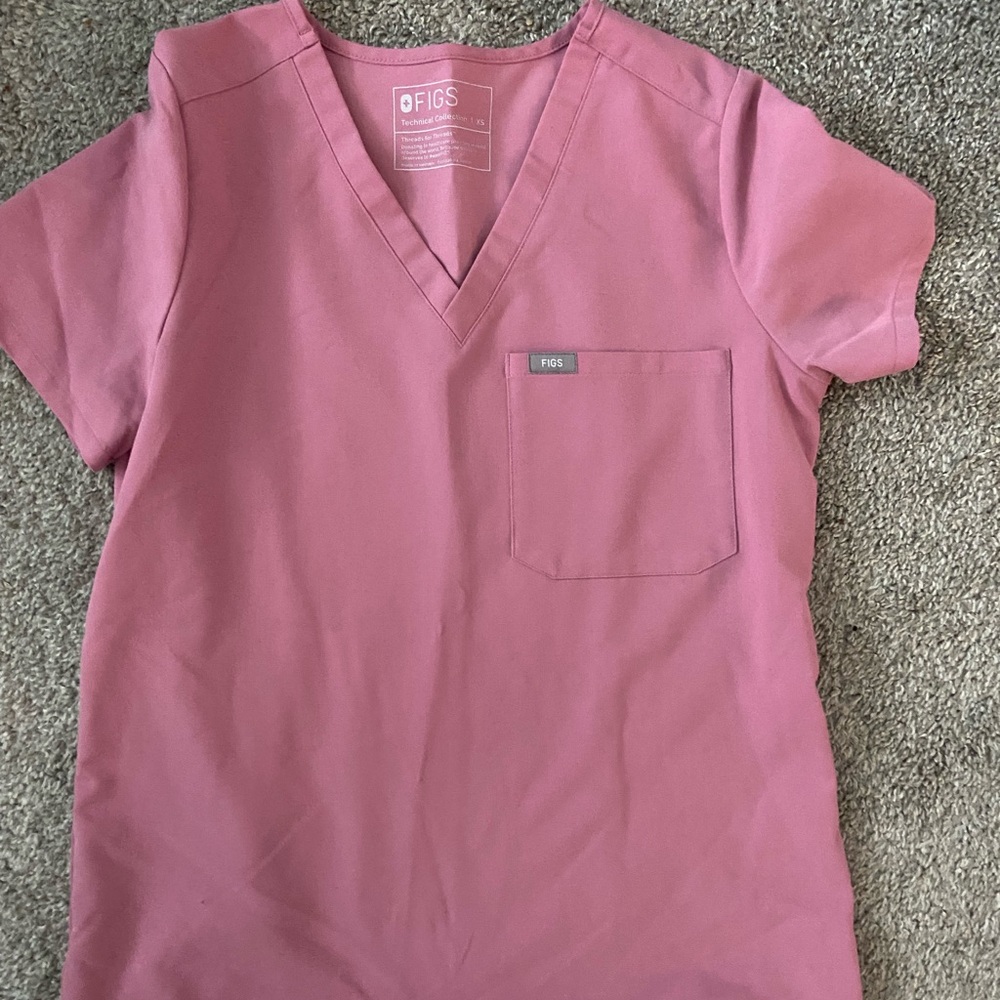 Figs Chalk Pink Catarina Scrub Top